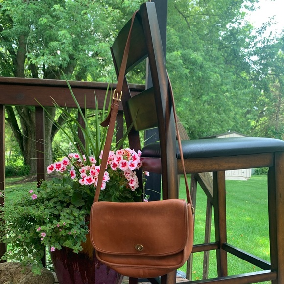 Coach Handbags - HP!💗Coach Vintage Genuine Leather Crossbody Purse